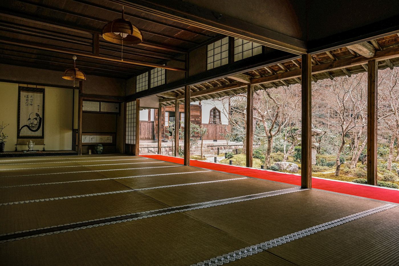 A wide temple hall with tatami floors open to the garden